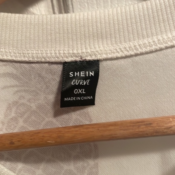 OkShein curve top, size 0XL, brand new - Picture 3 of 4